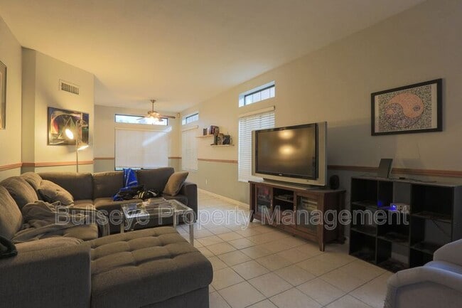 Photo - 4566 W Shannon St