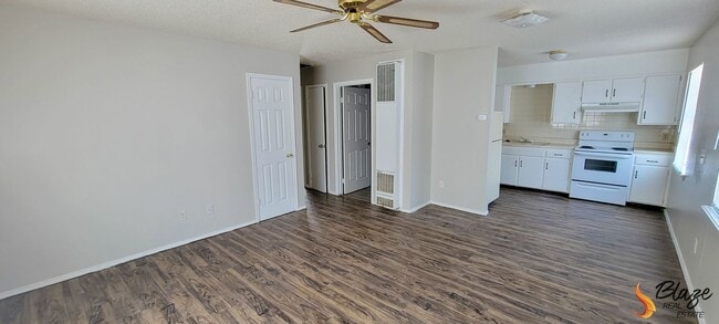Building Photo - 4210 SE 16th Ave Unit 4210-B