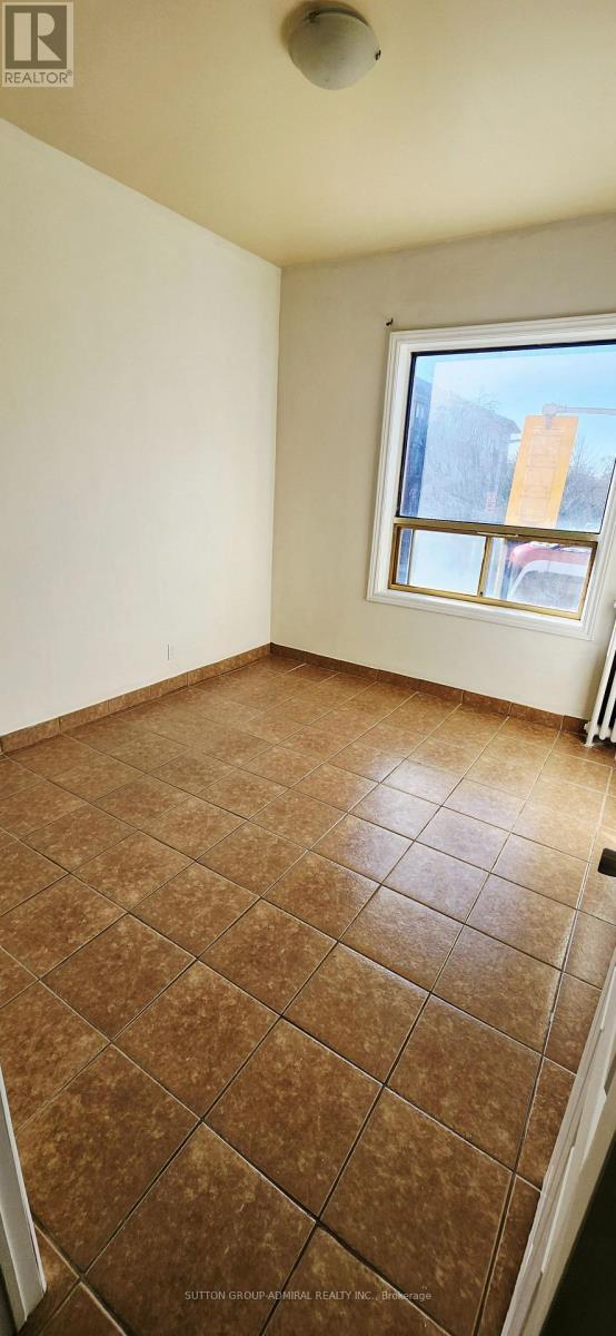 Photo - 1040a St Clair Ave W