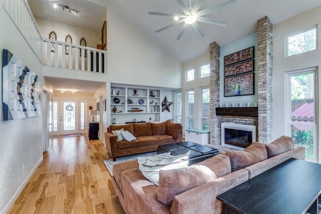 Photo - 706 Queensmill Ct