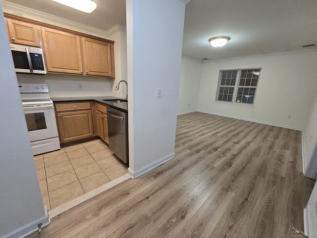 Photo - 19 Isaacs St Unit Apt 406