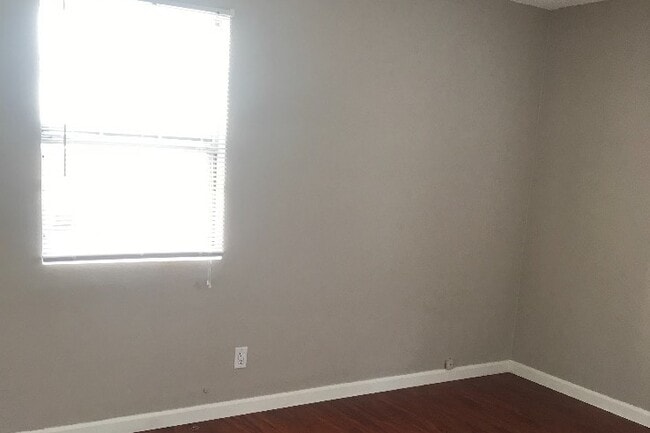 Dormitorio - 722 Raleigh St