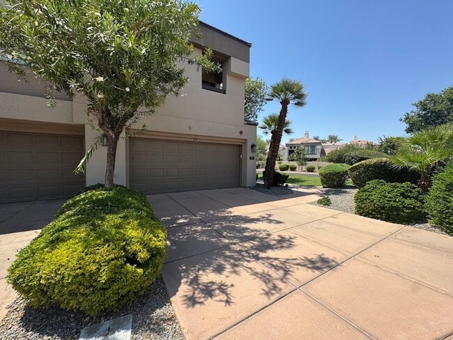 Building Photo - BEAUTIFUL 3 BEDROOM 3 BATHROOM HOME IN GAI... Unit 115