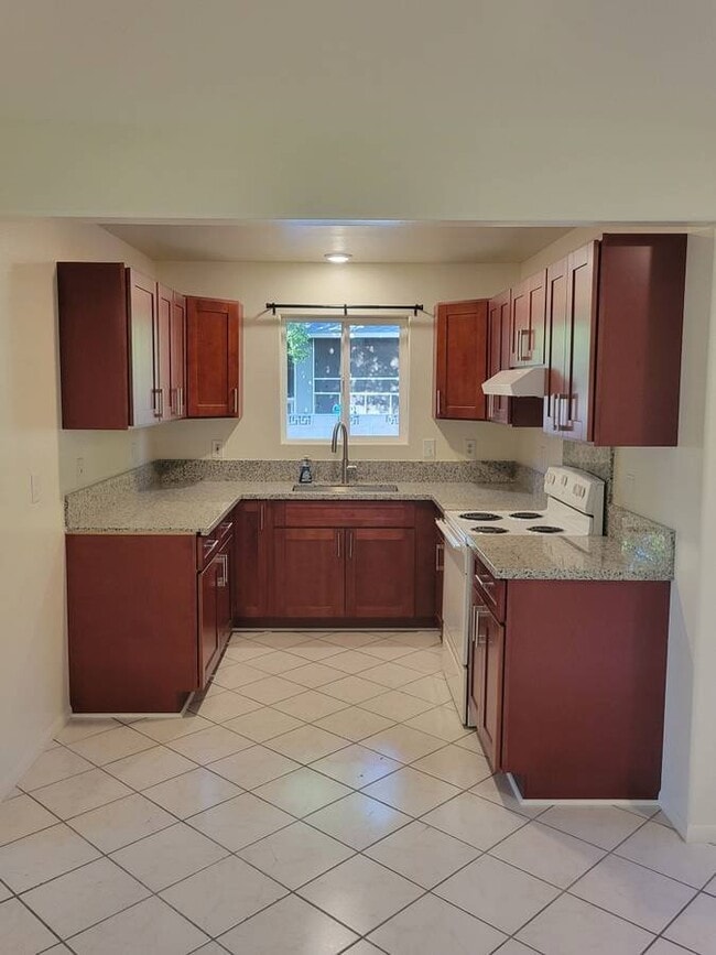 Building Photo - 310 Humupea St