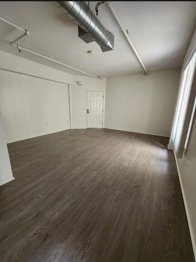 Building Photo - 1055 6th Ave Rental