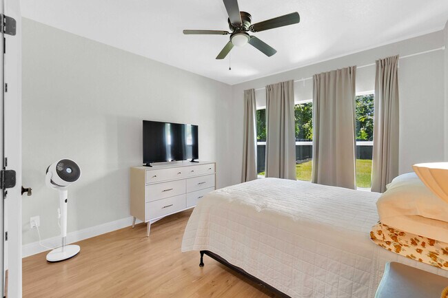 Photo - 902 Bailey Ave