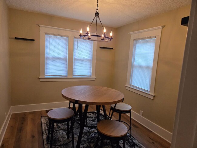 Photo - 1917 Court St