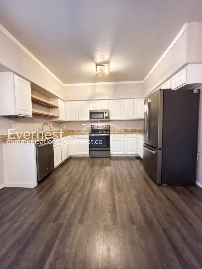 Photo - 2 Bed/2.5 Bath Townhome with Fenced Yard & Garage / Available Soon!
