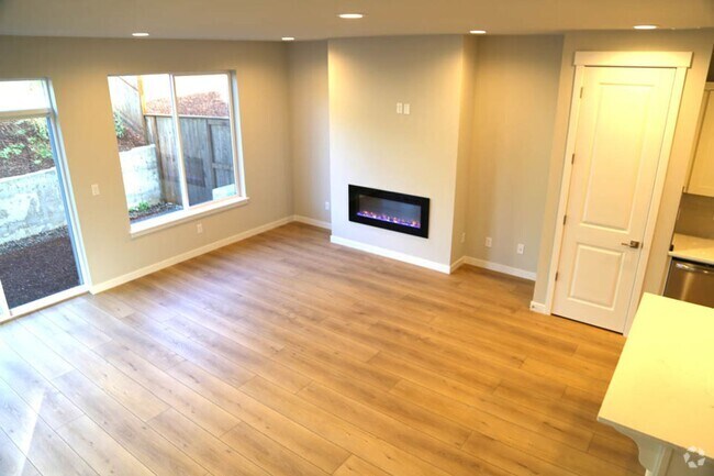 Building Photo - Brand New 3 bed 2.5 Bath Townhome Ready fo...