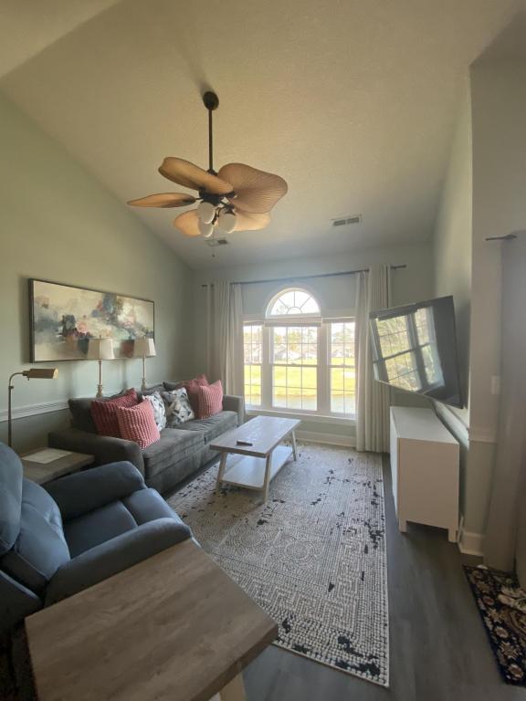 Photo - 699 Riverwalk Dr