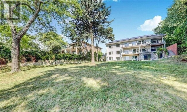 Photo - 9 Redland Crescent E