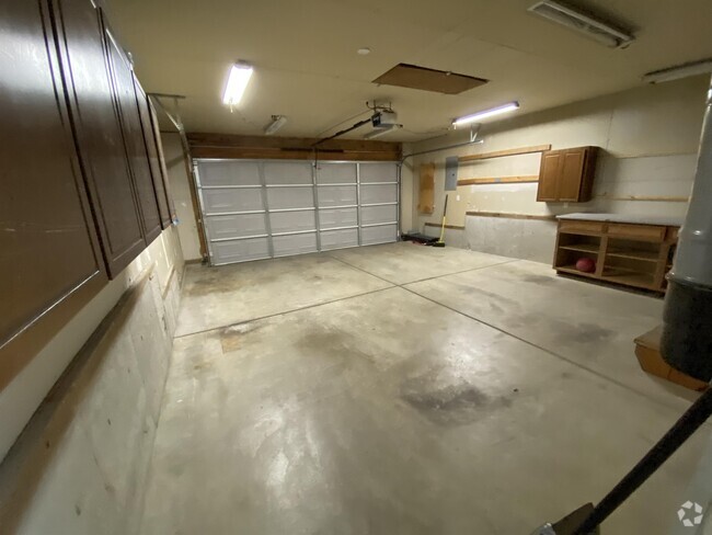 Building Photo - 1304 E Sharpsburg Ave Rental