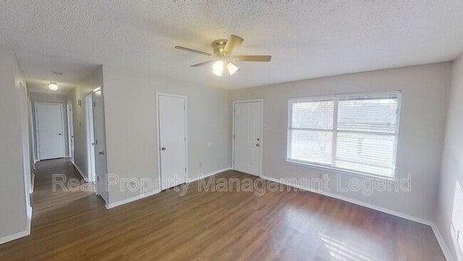Photo - 701 S Valentine Dr