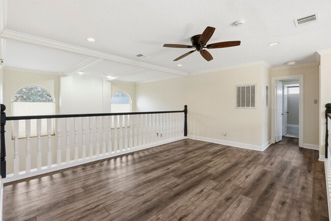 Building Photo - 11930 Carriage Hill Dr