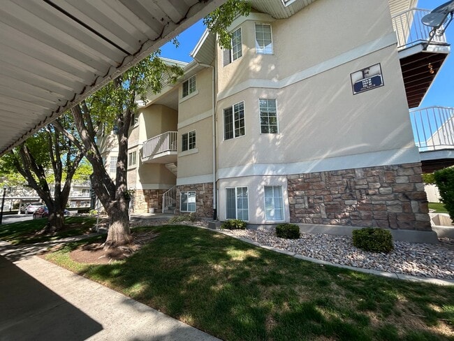 Photo - Top Floor Condo in great location!