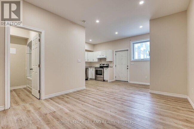 Photo - 80 Albert St Unit 103