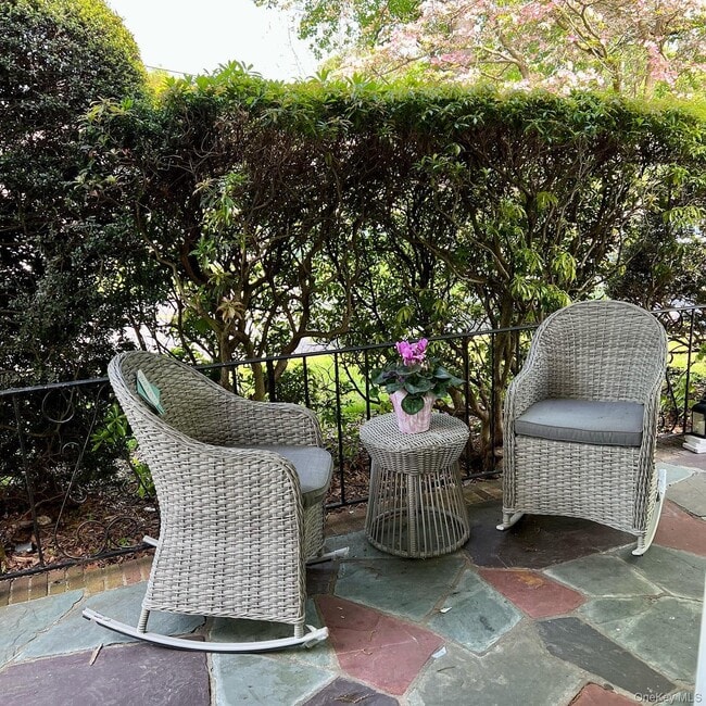 Photo - 711 Pelhamdale Ave