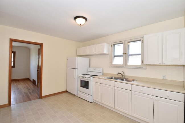 Photo - 1427 S 86th St House