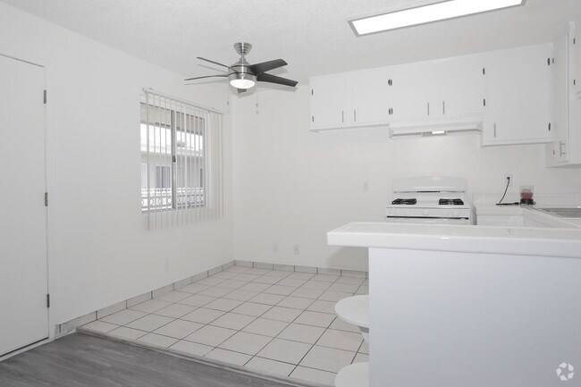 2BR, 1BA - 816 SF - Westland @ Dawson