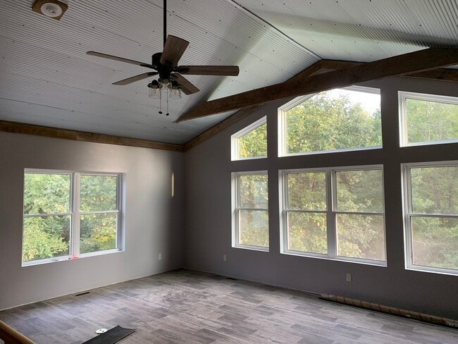 Gran salón - 501 E Winona Beach Dr Unidad Winona Beach Rd.