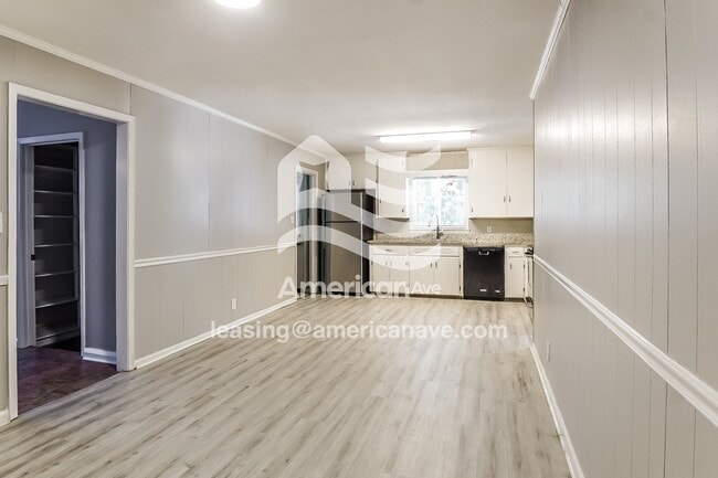 Photo - 610 Sir Michael Dr