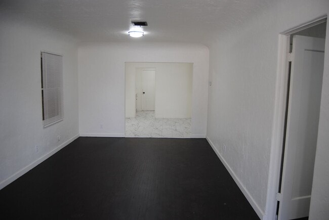 Photo - 408 Oildale Dr