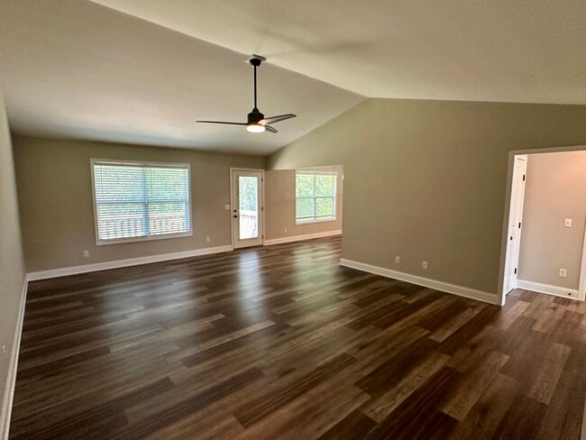 Photo - 1729 White Rd