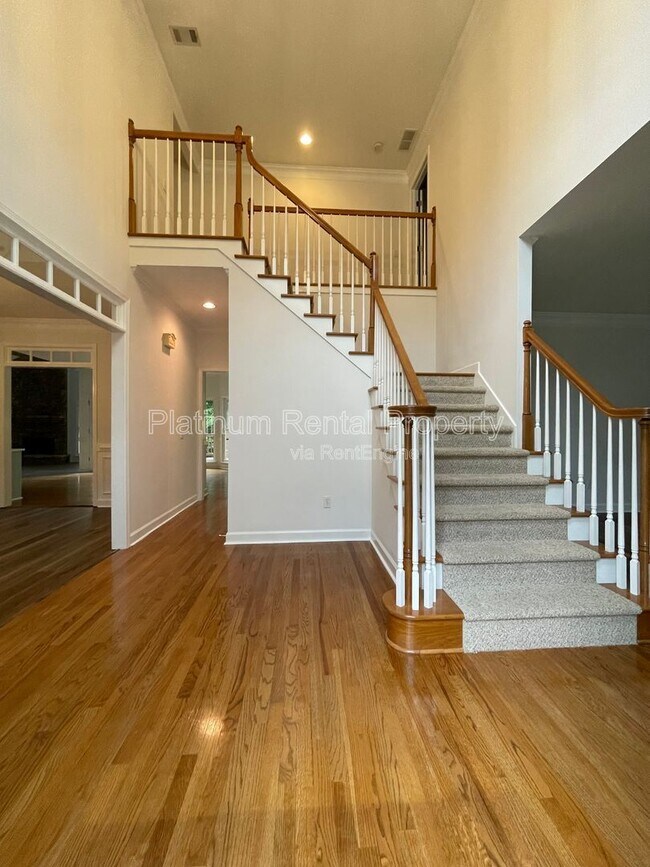 870 Ingleside Dr