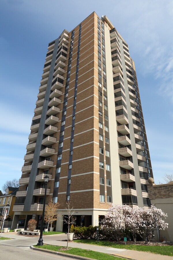 Photo - Summit House West