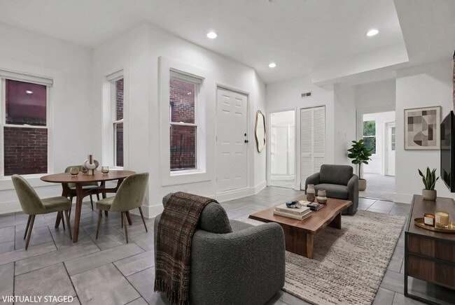 1687 1/2 Oak St - 1687 1/2 Oak St