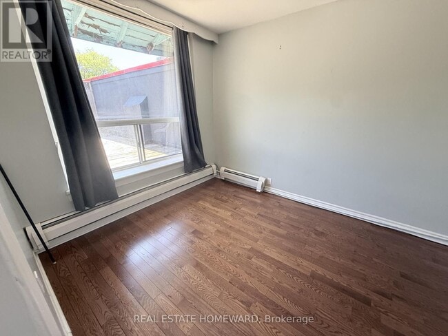 Photo - 611 Danforth Ave