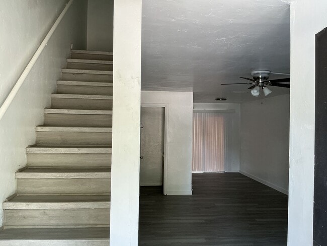 Building Photo - 722 SW 70th Terrace Unit B