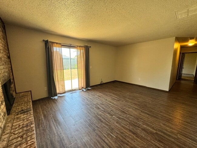 Photo - 2 Bedrooms, 1 1/2 baths and a 1 car garage duplex for rent in SW OKC near SW 89th and Penn!