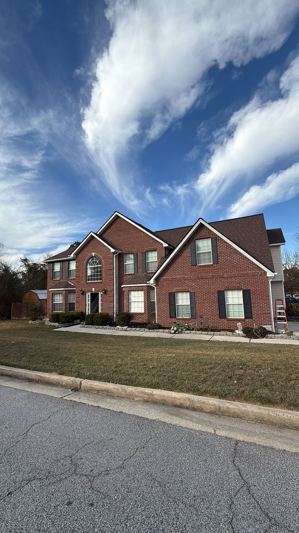 Building Photo - Spacious 5 Bedroom Home with Flexible Living Space & Huge Backyard