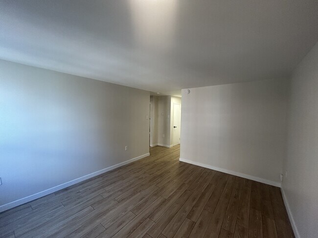 Photo - 5222-5222 Green St Unit 21