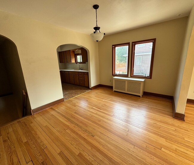 Photo - 140 S Elmwood Ave