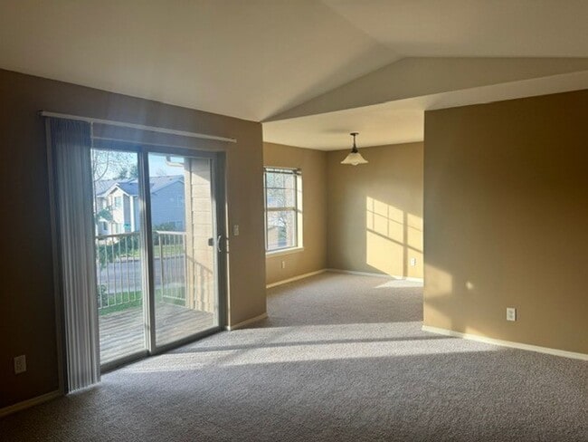 195-Santiam Village Apartments