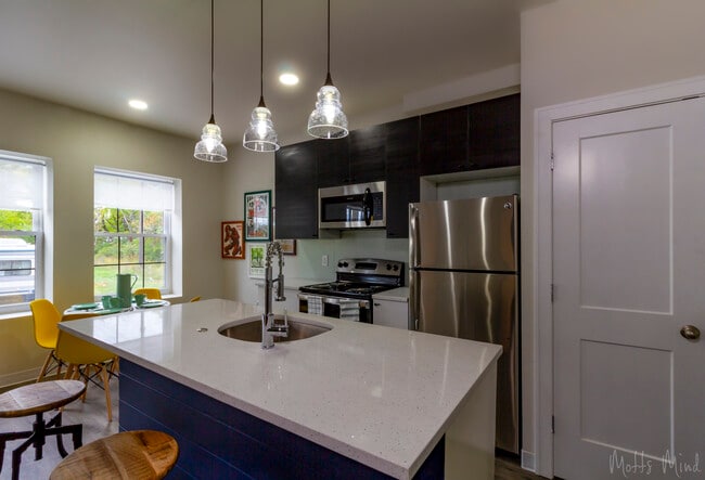 2BR, 1BA - 800SF, Dining Area