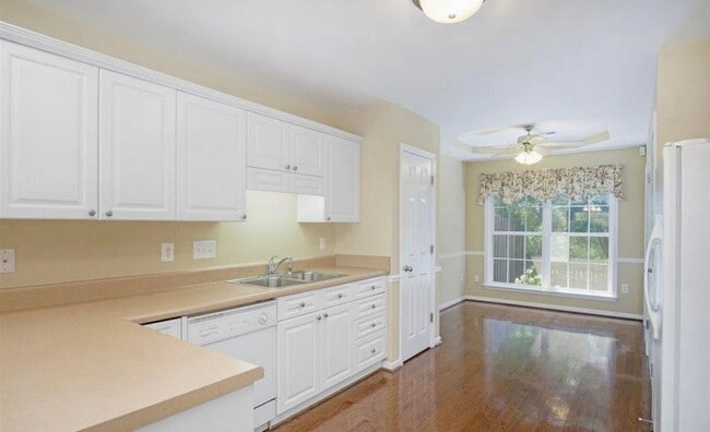 Photo - 121 Hayesbury Ct