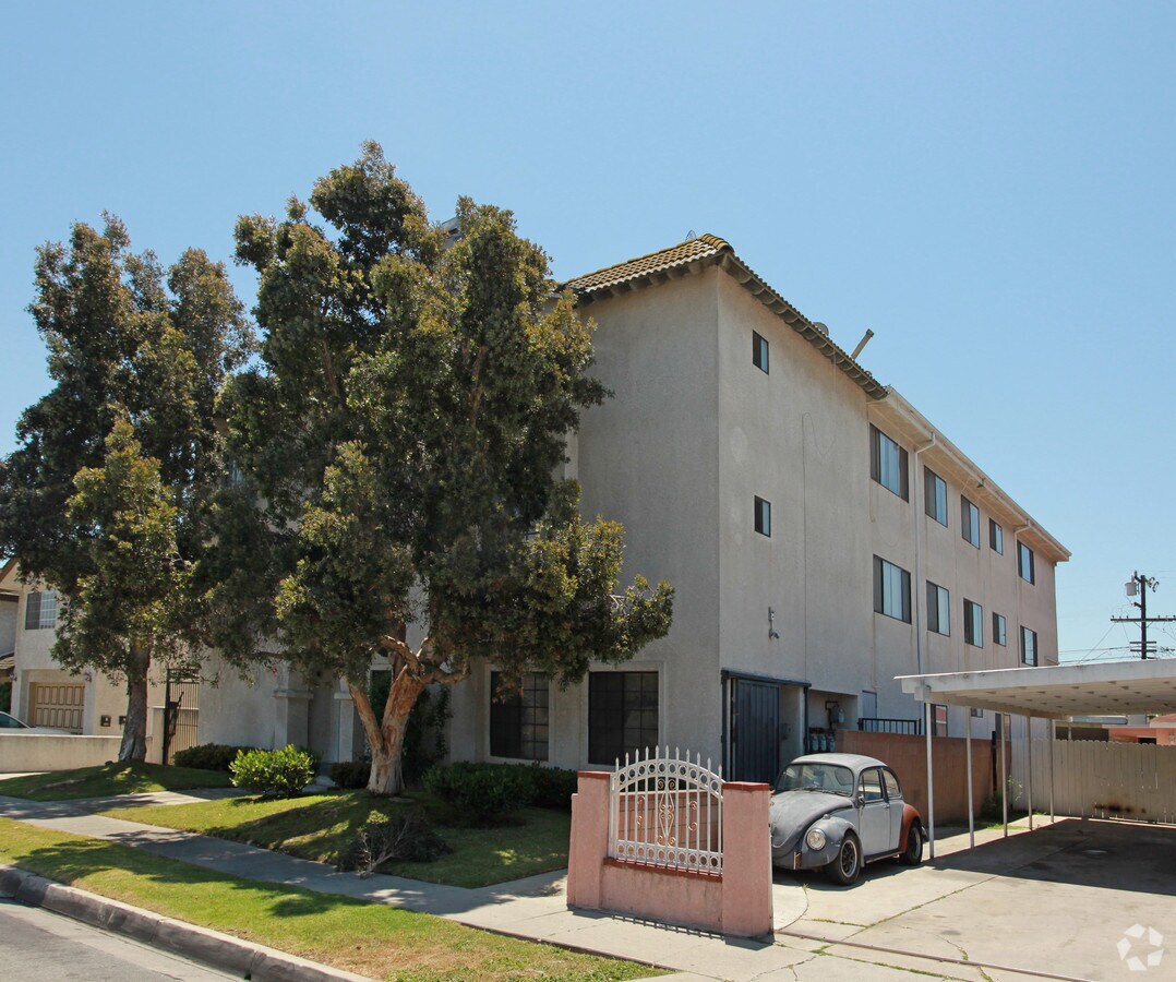 Photo - 4846 W 118th Pl