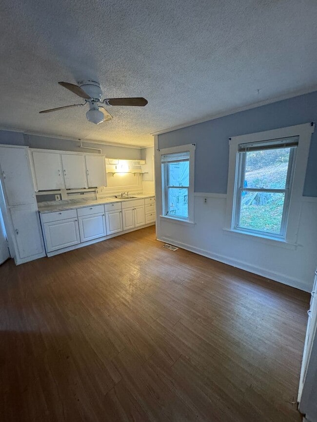 Photo - 107 Hanover St Unit B