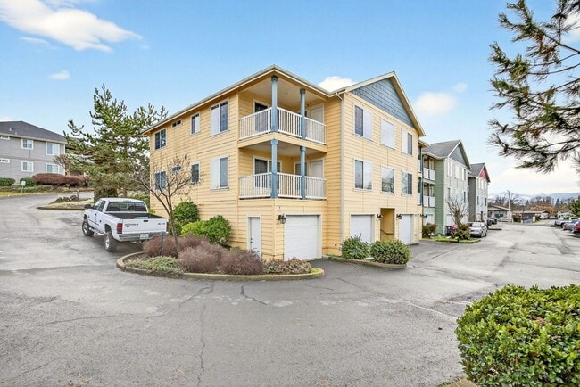 Building Photo - Clean 2 Bedroom. 2 bath apartment