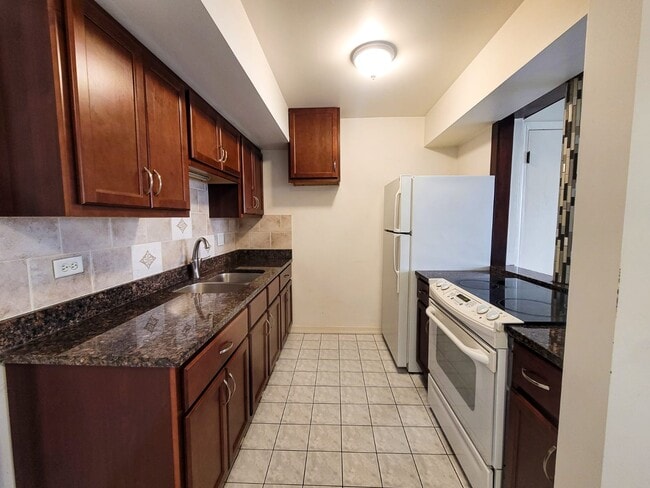 5101 N East River Rd Unit 1J