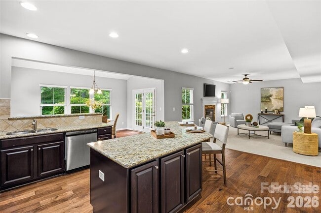 Photo - 4008 Pinebrook Ln