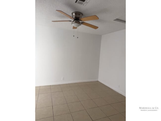 Photo - Spacious 2br/1ba, NEW FLOORS, LRG. Bedroooms, Private Patio, Garage!!