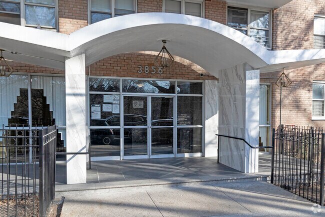 Entrance - Parkside Apartments