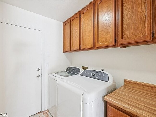Photo - 582 Kavanagh Pl