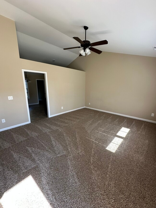 Photo - 1106 Emma May Pt