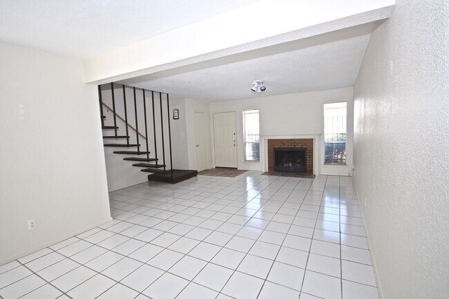 Photo - 6111 Beverly Hill St Unidad 70