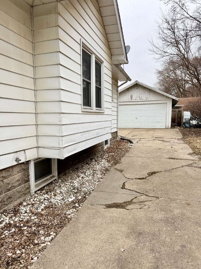 Photo - 3 Bedroom with a bonus room, 1 Bath Available!